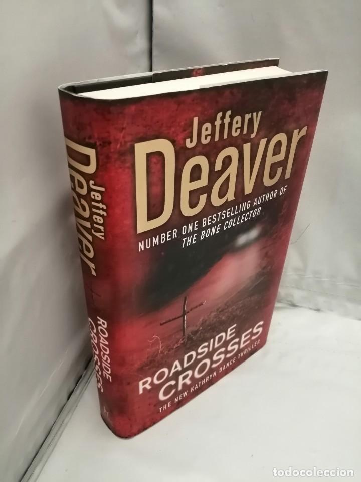 Libros de segunda mano: ROADSIDE CROSSES (FIRST EDITION, HARDCOVER) - Foto 3