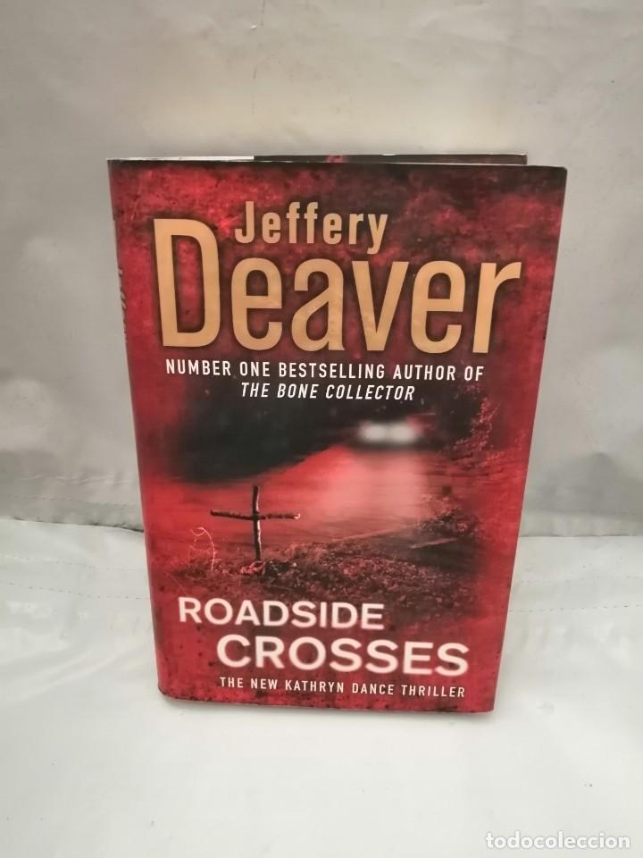 Libros de segunda mano: ROADSIDE CROSSES (FIRST EDITION, HARDCOVER) - Foto 1