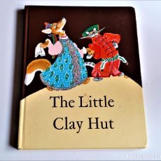 Libros de segunda mano: LIBRO THE LITTLE CLAY HUT - 21 X 26.CM