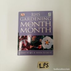 Libros de segunda mano: RHS GARDENING BY MONTH MONTH