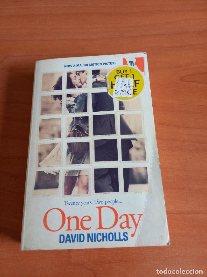 Libros de segunda mano: ONE DAY , DAVID NICHOLLS - EN INGLES - Foto 1