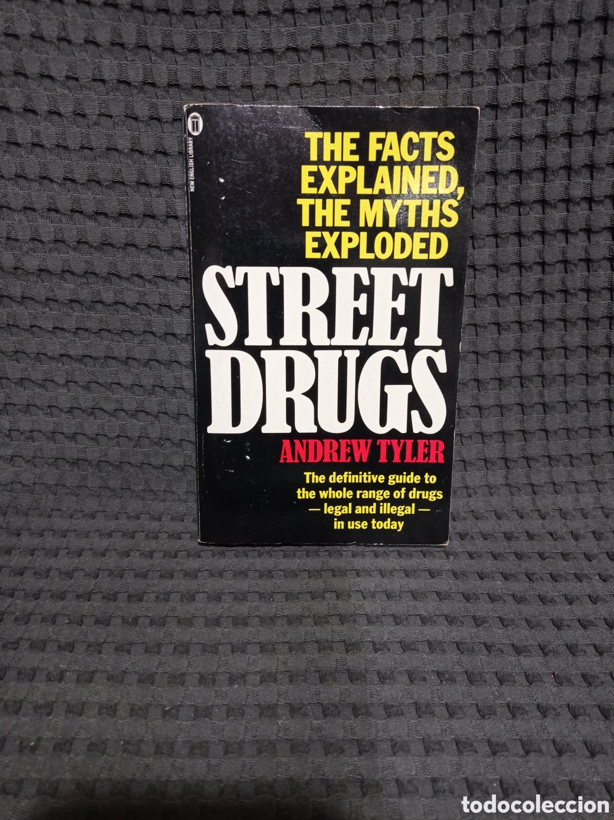 Libri di seconda mano: Street drugs (Andrew Tyler)