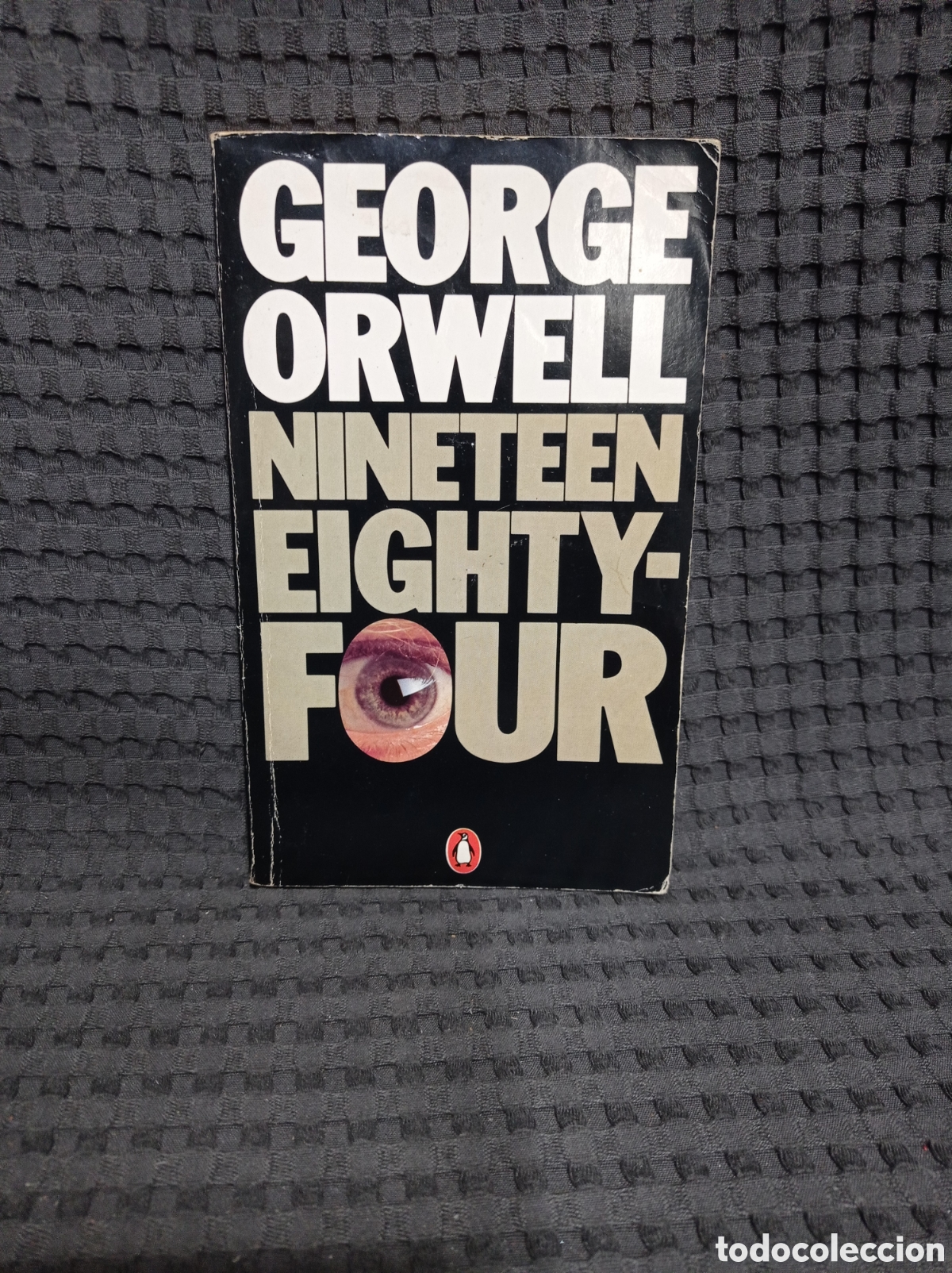 Libros de segunda mano: Nineteen eigthty-four (George Orwell) - Foto 1