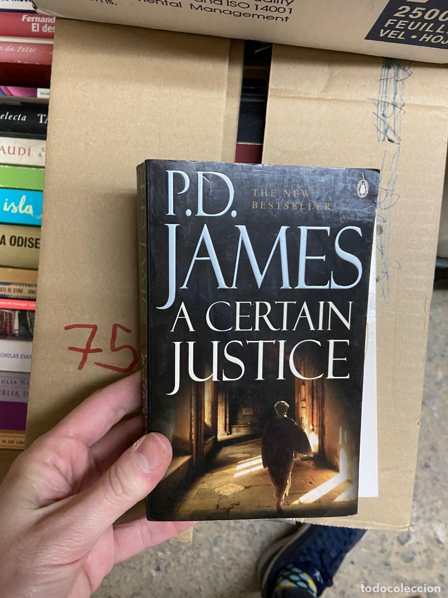 Libros de segunda mano: CAJA75b - p d james + a certain justice - Foto 1