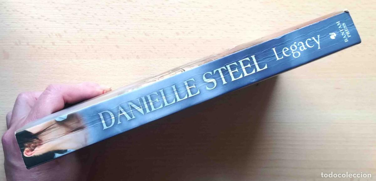 Libros de segunda mano: Legacy (Danielle Steel) En ingl&eacute;s. - Foto 5