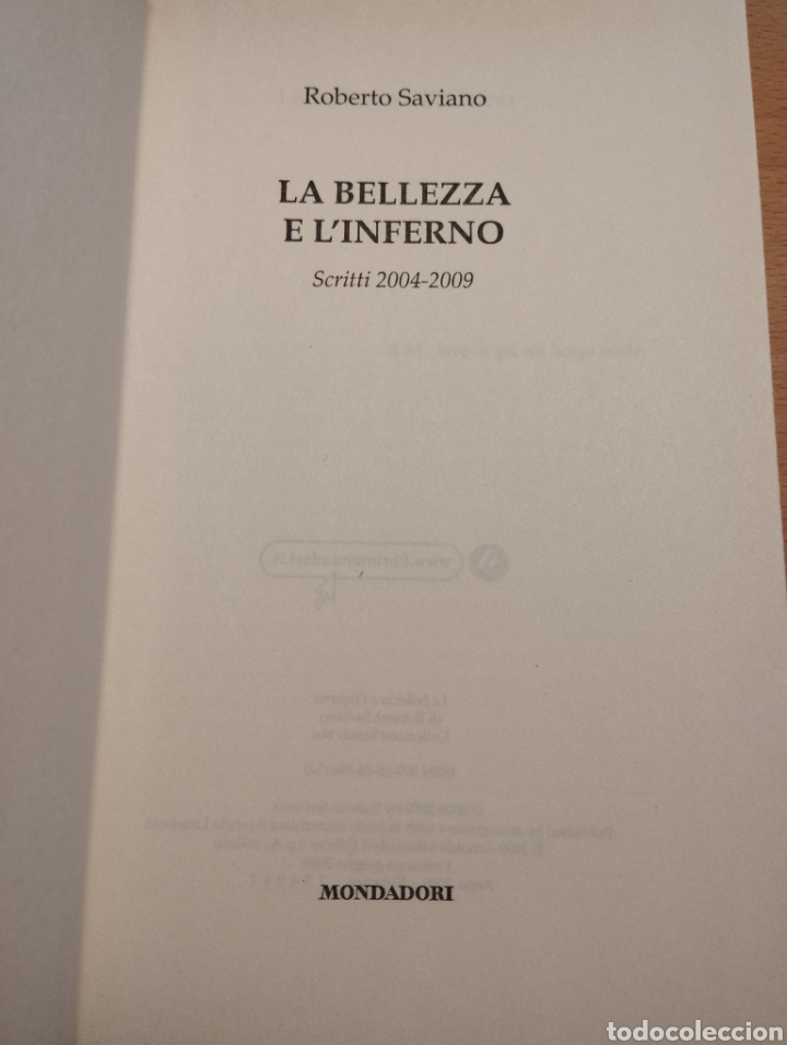 Libros de segunda mano: LA BELLEZZA E LINFERNO (ROBERTO SAVIANO) - Foto 2