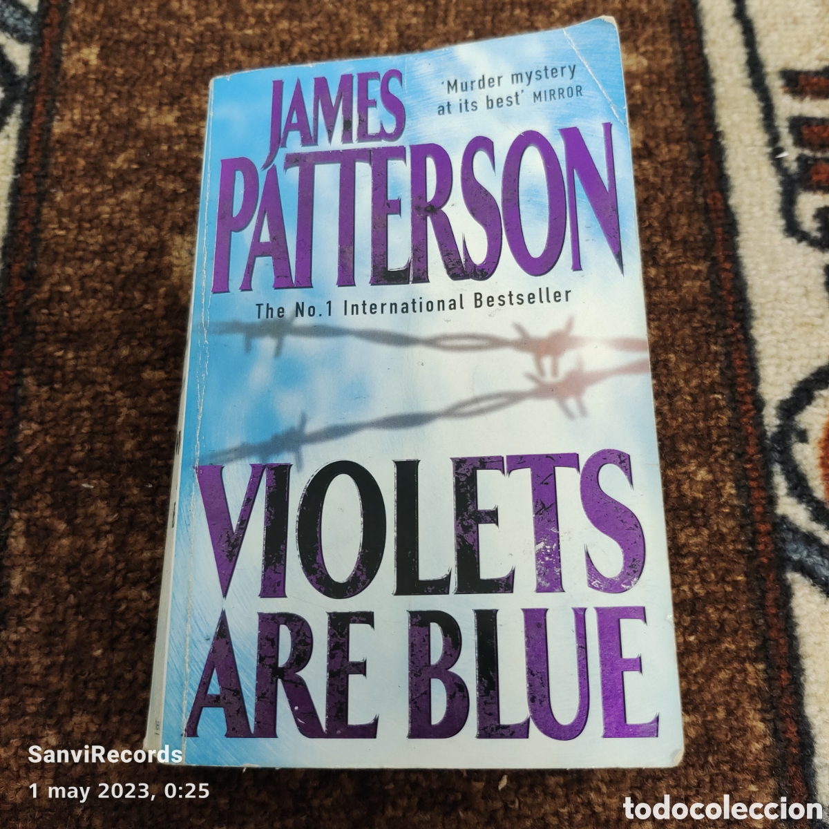 Libros de segunda mano: VIOLETS ARE BLUE (JAMES PATTERSON) - Foto 1