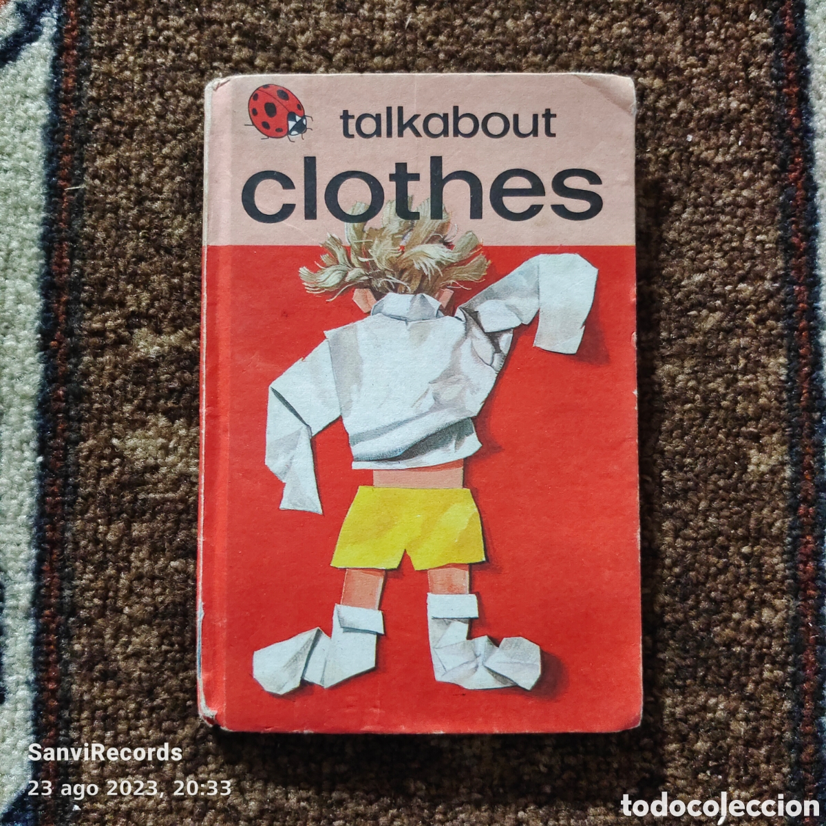 Libros de segunda mano: CLOTHES (TALKABOUT) (A LADYBIRD EASY-READING BOOK) - Foto 1