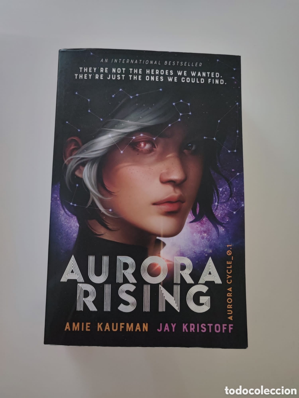 Libros de segunda mano: Libro Aurora Rising - Foto 1