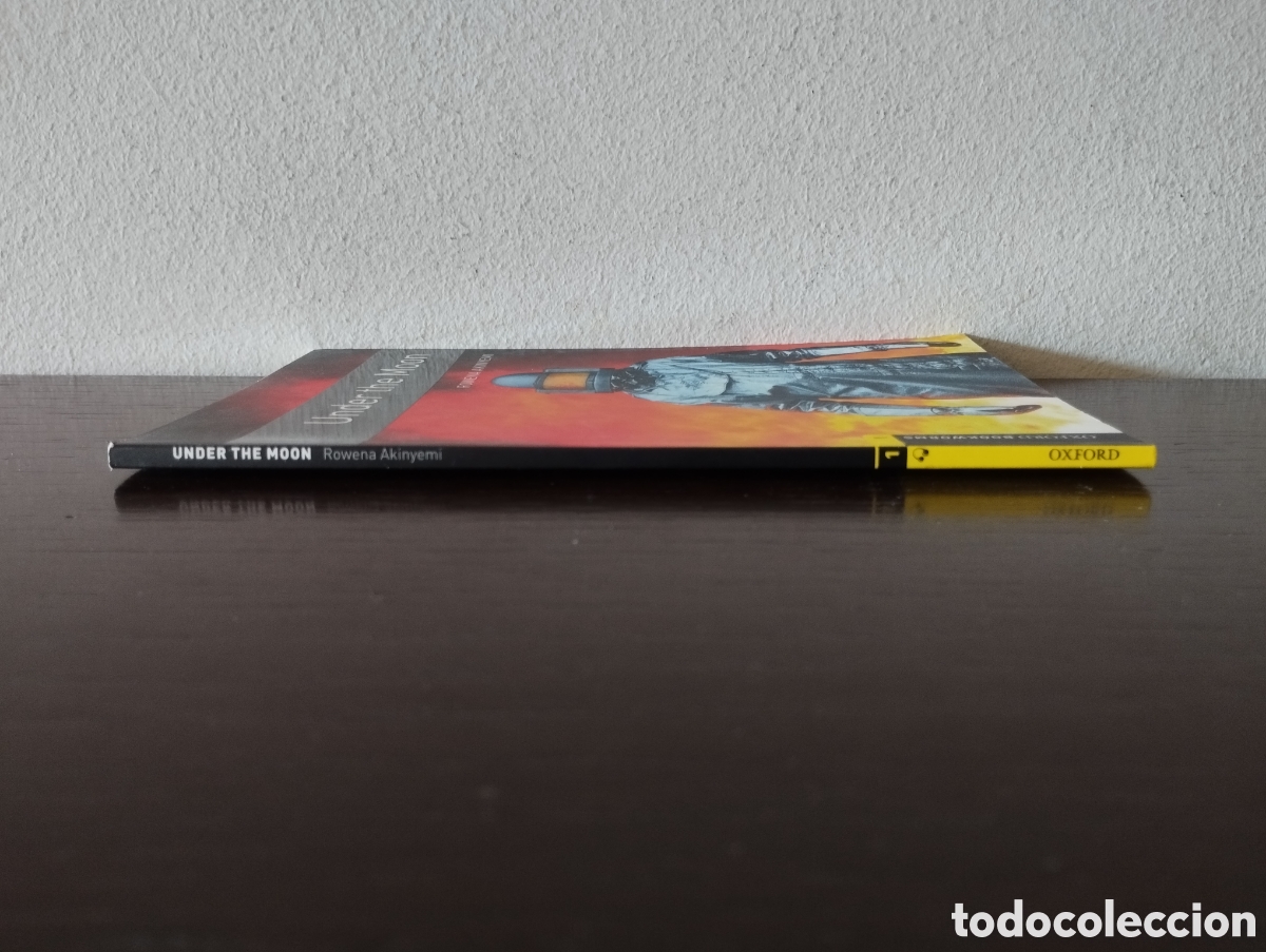 Libros de segunda mano: Libro en ingles &rdquo;Under the Moon&rdquo; - Foto 3