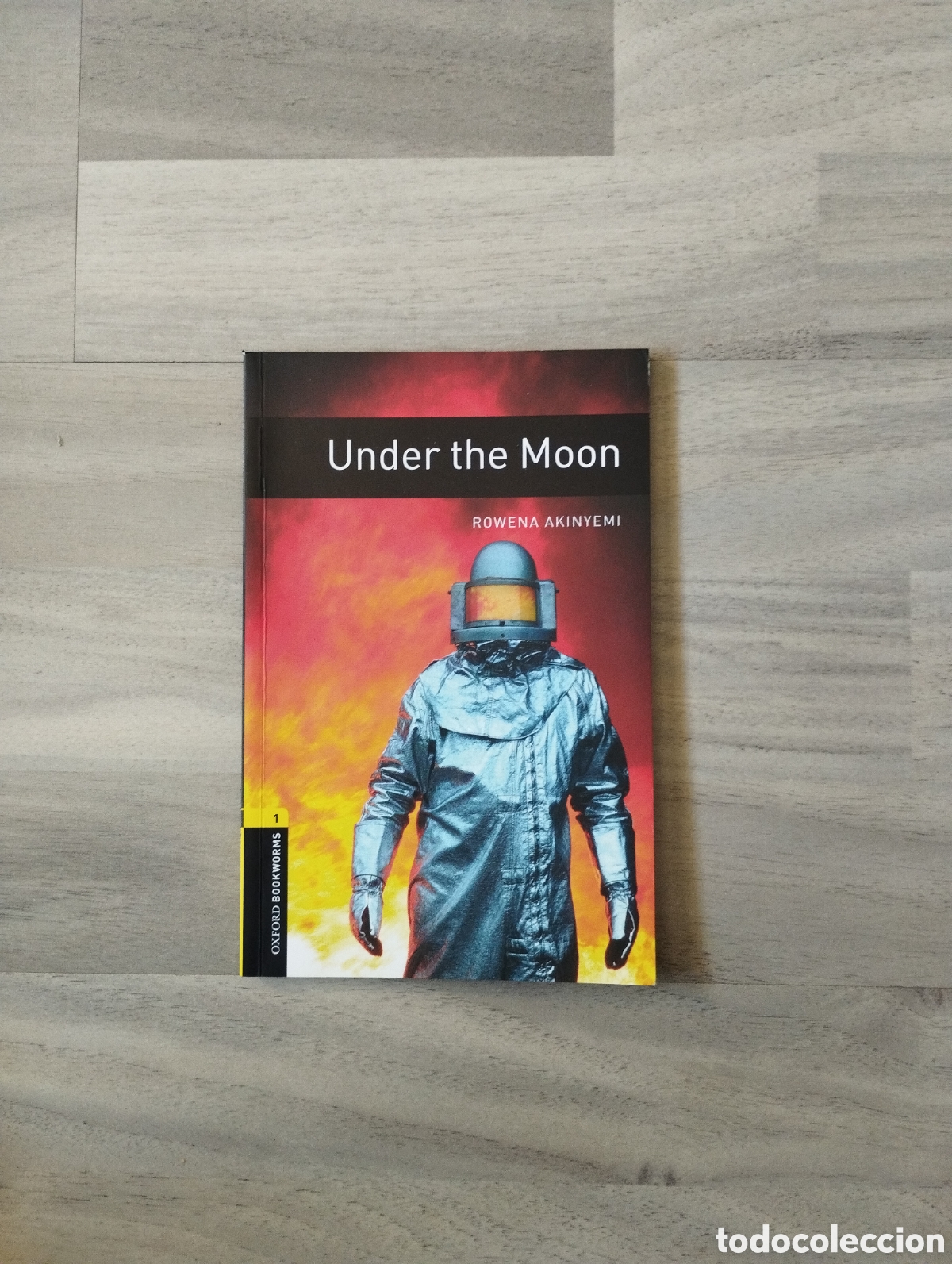 Libros de segunda mano: Libro en ingles &rdquo;Under the Moon&rdquo; - Foto 1