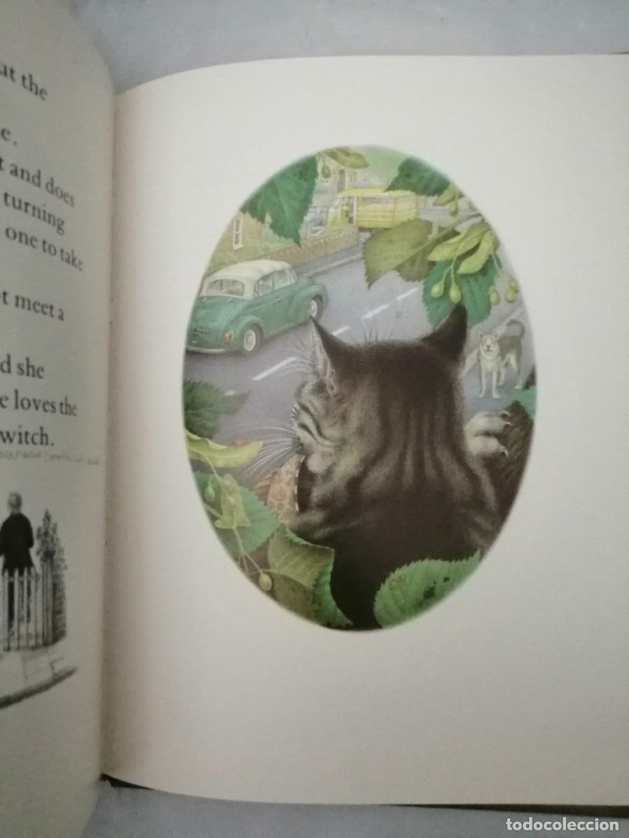 Libros de segunda mano: The Patchwork Cat (Hardcover) - Foto 3