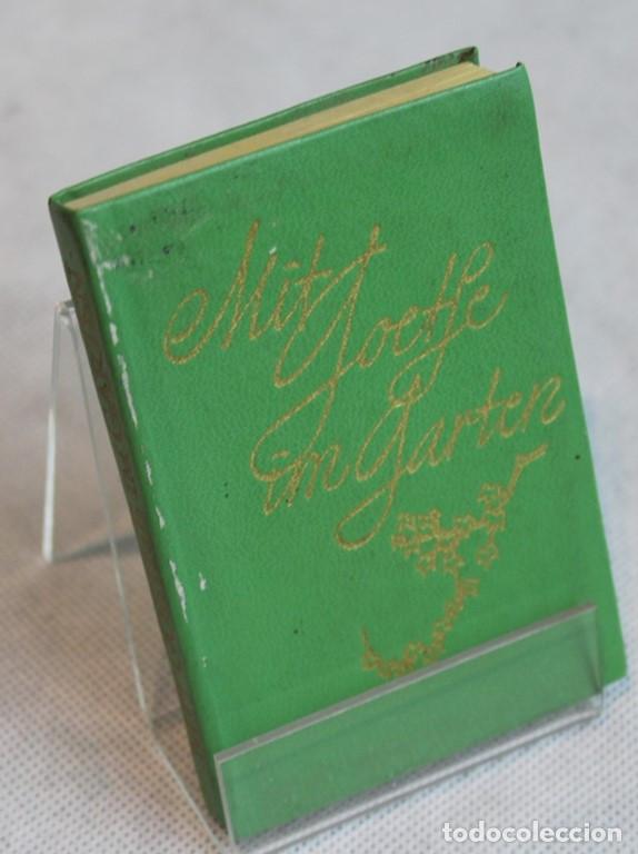 Libros de segunda mano: Mini libro. Mit Goethe im Garten. Hyperion verlag,en alem&aacute;n. - Foto 1