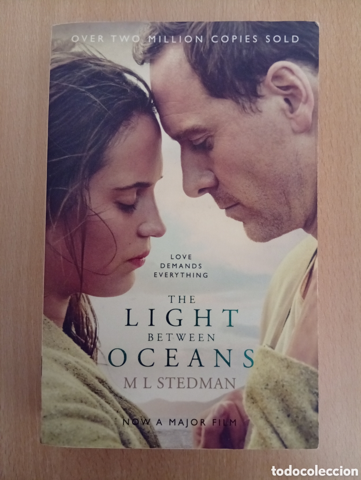 Libros de segunda mano: THE LIGHT BETWEEN OCEANS. M. L. Stedman - Foto 1