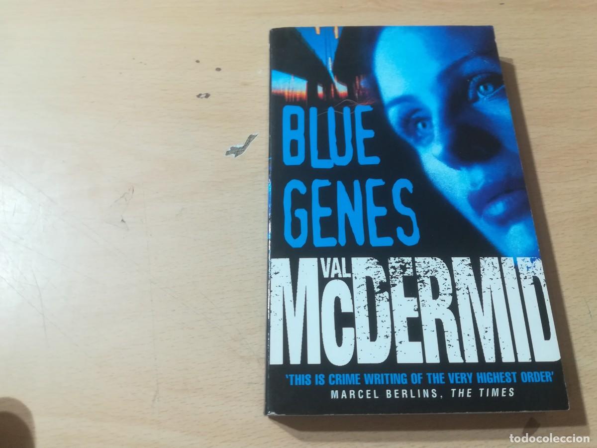 Libros de segunda mano: BLUE GENES / VAL MCDERMIND / AM14 / EN INGLES - Foto 1
