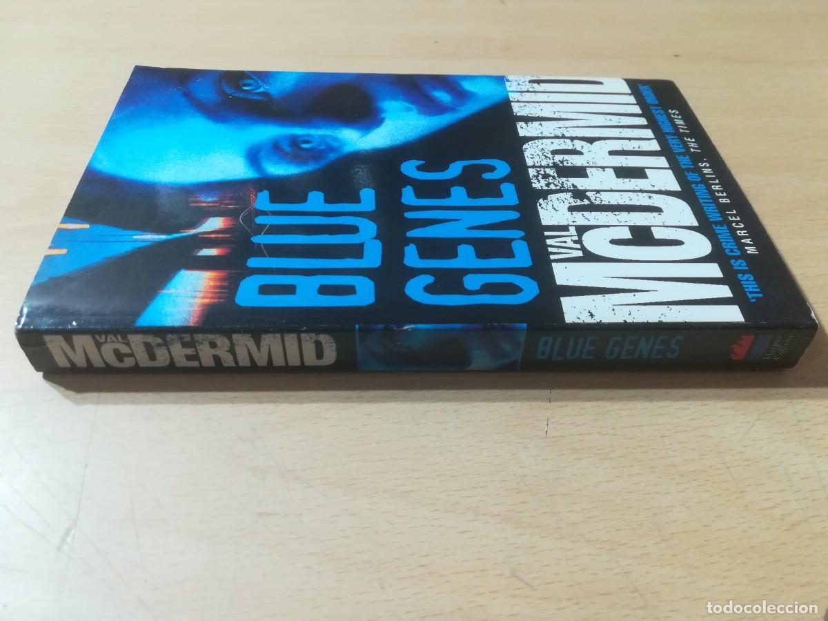 Libros de segunda mano: BLUE GENES / VAL MCDERMIND / AM14 / EN INGLES - Foto 2