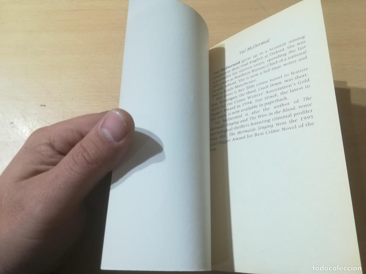 Libros de segunda mano: BLUE GENES / VAL MCDERMIND / AM14 / EN INGLES - Foto 4