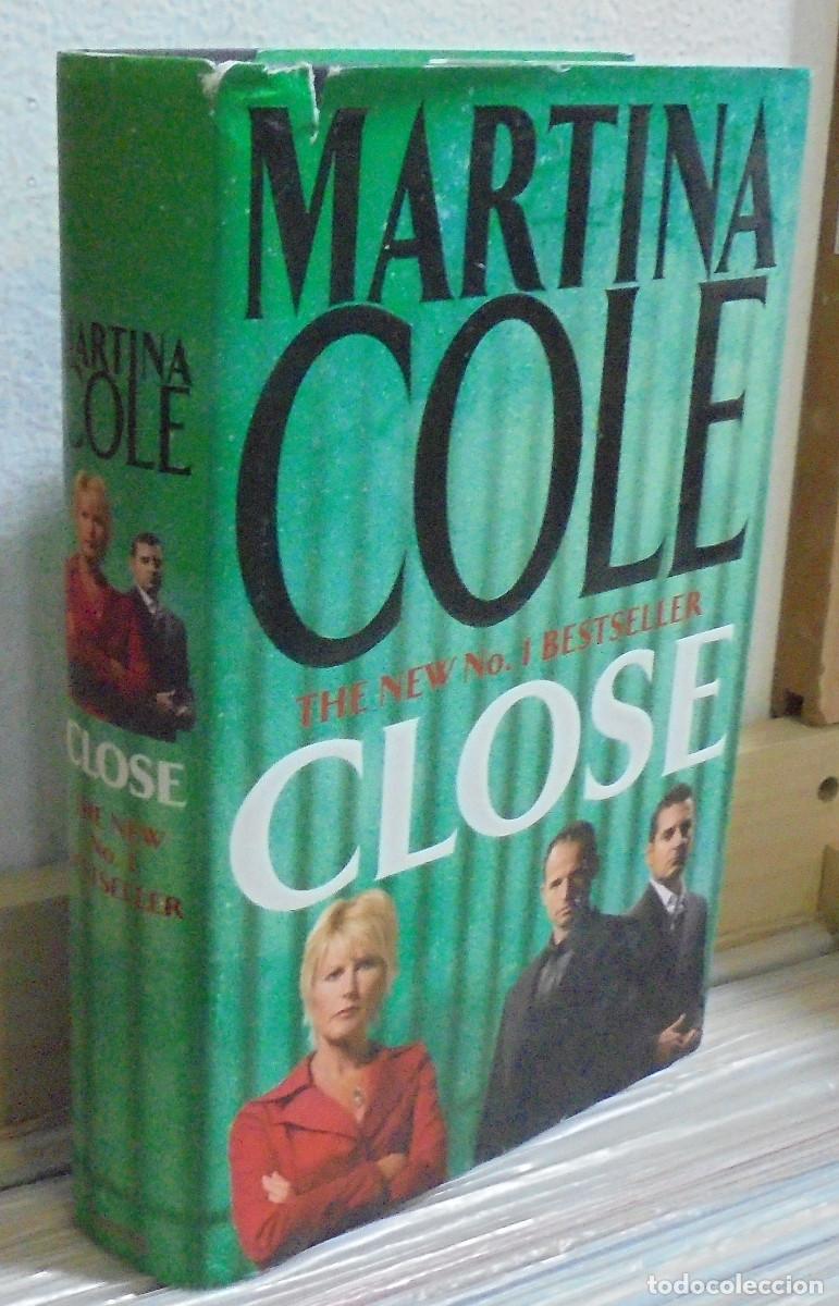Libros de segunda mano: Close. Martina Cole. Texto en ingles - Foto 1