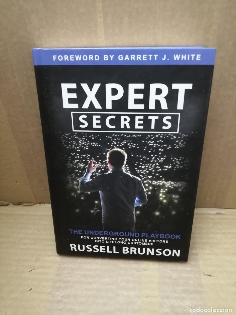 Libros de segunda mano: EXPERT SECRETS (First edition, Hardcover, APENAS 3 P&Aacute;GINAS CON SUBRAYADOS)
