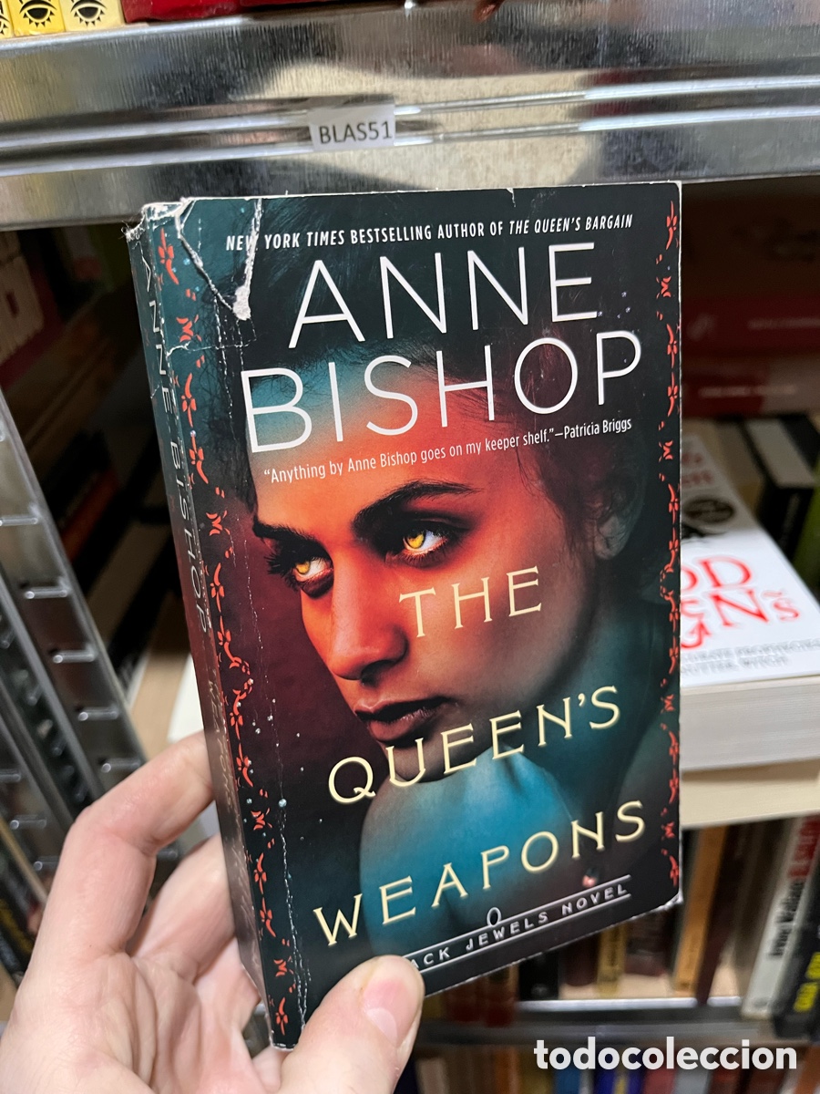 Libros de segunda mano: BLAS51 ANNE BISHOP THE QUEEN'S WEAPONS