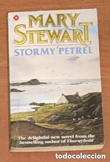 Libros de segunda mano: STORMY PETREL - MARY STEWART