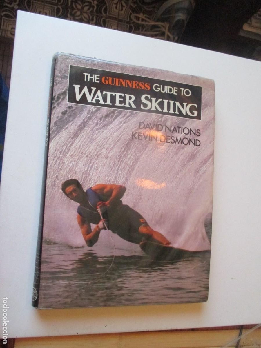 Libros de segunda mano: DAVID NATIONS, KEVIN DESMOND Yhe guinnes guide to water skiing (ingl&eacute;s) W40405