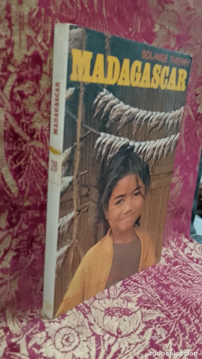 Libros de segunda mano: Madagascar 1961 Solange Thierry - Foto 2