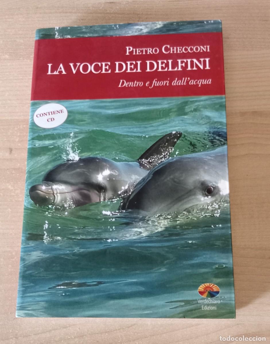 Libros de segunda mano: LA VOCE DEI DELFINI.. Pietro Checconi. Dentro e fuori dall&acute;acqua.. Contiene CD