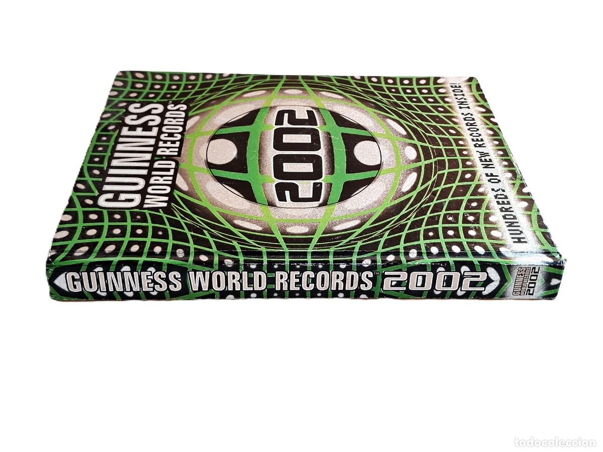 Libros de segunda mano: GUINNESS WORLD RECORDS 2002 - Foto 2