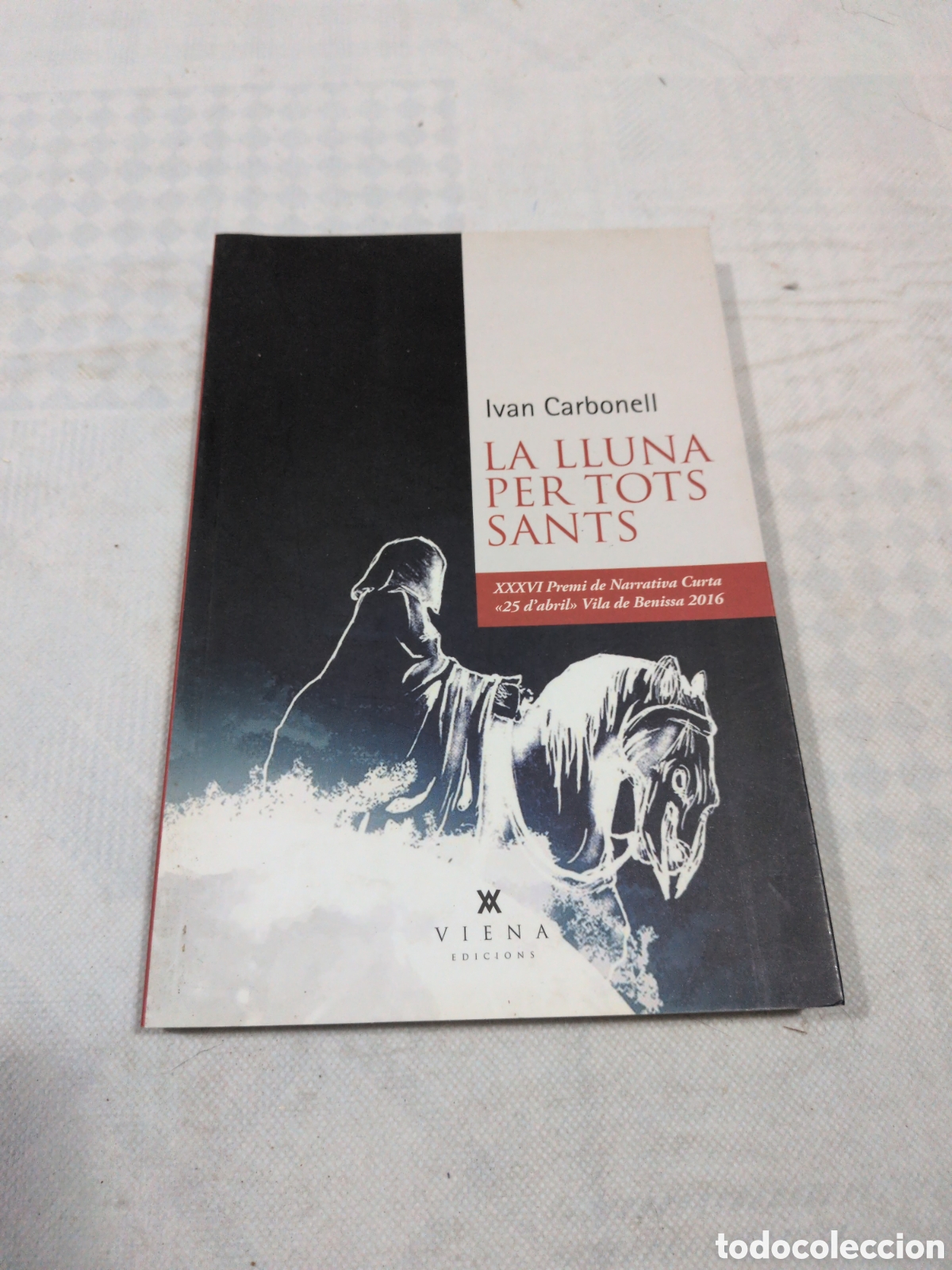 Libri di seconda mano: La luna per tots Sants - Iv&aacute;n Carbonell. Viena ed. 2017