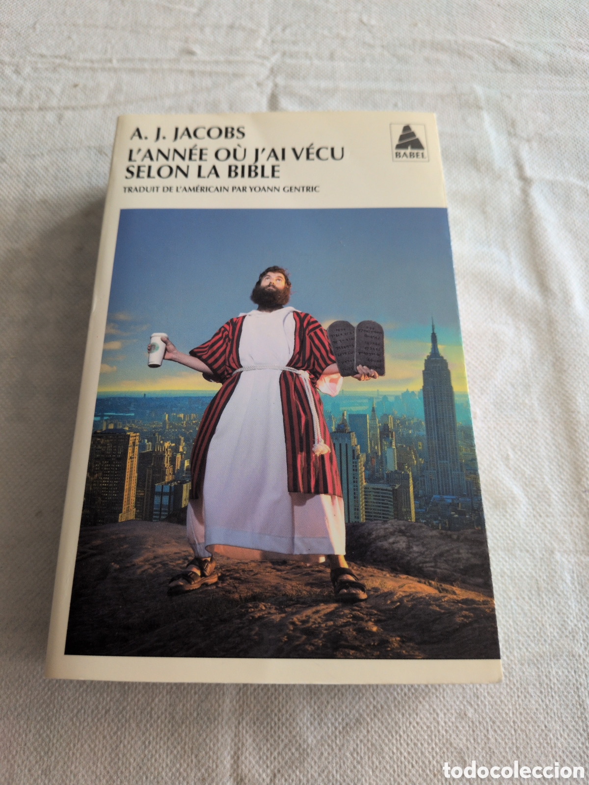 Libri di seconda mano: &rdquo;L'ann&eacute;e o&ugrave; j'ai v&eacute;cu selon la Bible&rdquo; de A.J. Jacobs, publicado por la editorial Babel.