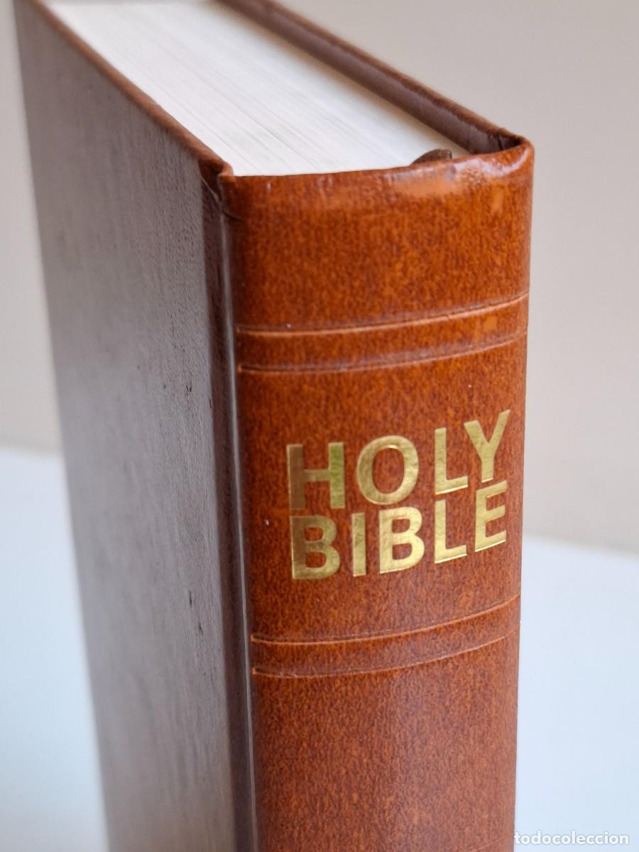 Libri di seconda mano: HOLY BIBLE ---------------------------
