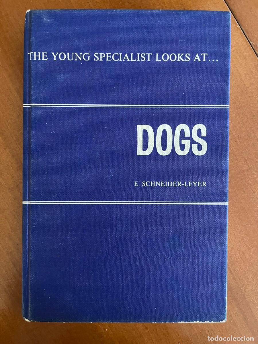 Libros de segunda mano: The young specialist looks at.. Dogs
