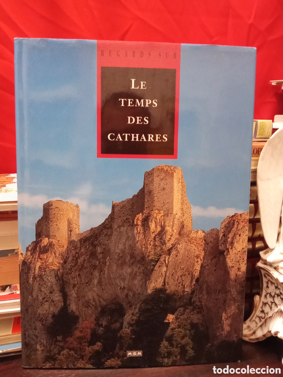 Libros de segunda mano: REGARDS SUR - LE TEMPS DES CATHARES - Libro grande// FRANC&Eacute;S
