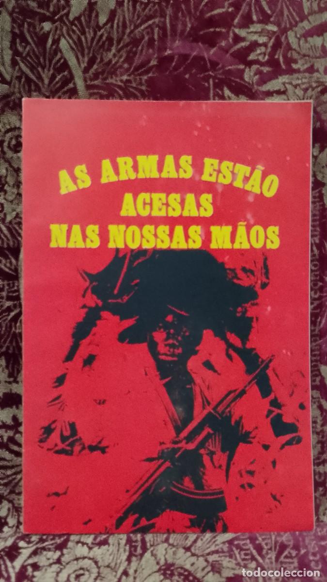Libros de segunda mano: As Armas est&atilde;o acesas nas nossas M&atilde;os 1976