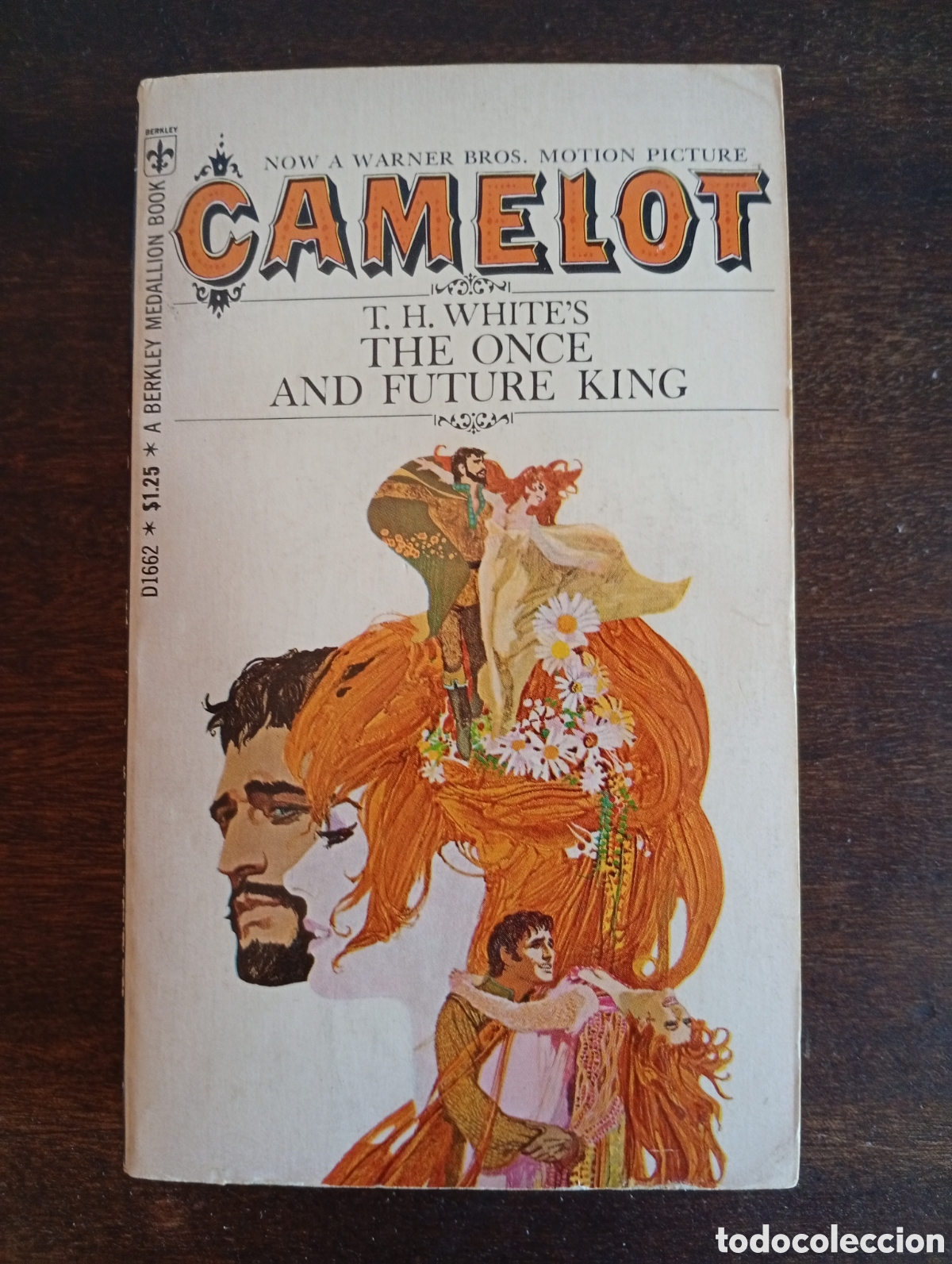 Libros de segunda mano: Camelot. The once and future King. Novela en ingl&eacute;s