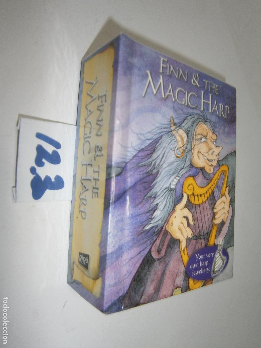 Libros de segunda mano: FINN AND THE MAGIC HARP CON COLGANTE ARPA