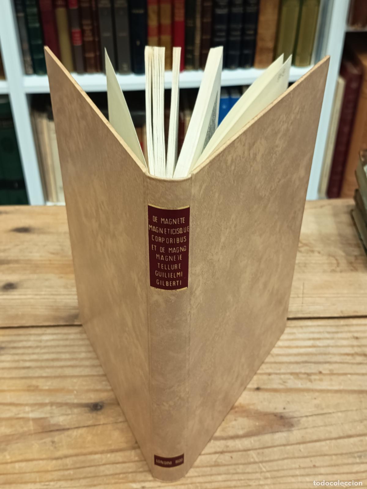 Libros de segunda mano: GUILIELMI GILBERTI. De magnete magnetistique corporibus et de magno magnete tellure Edici&oacute;n Facs&iacute;mil