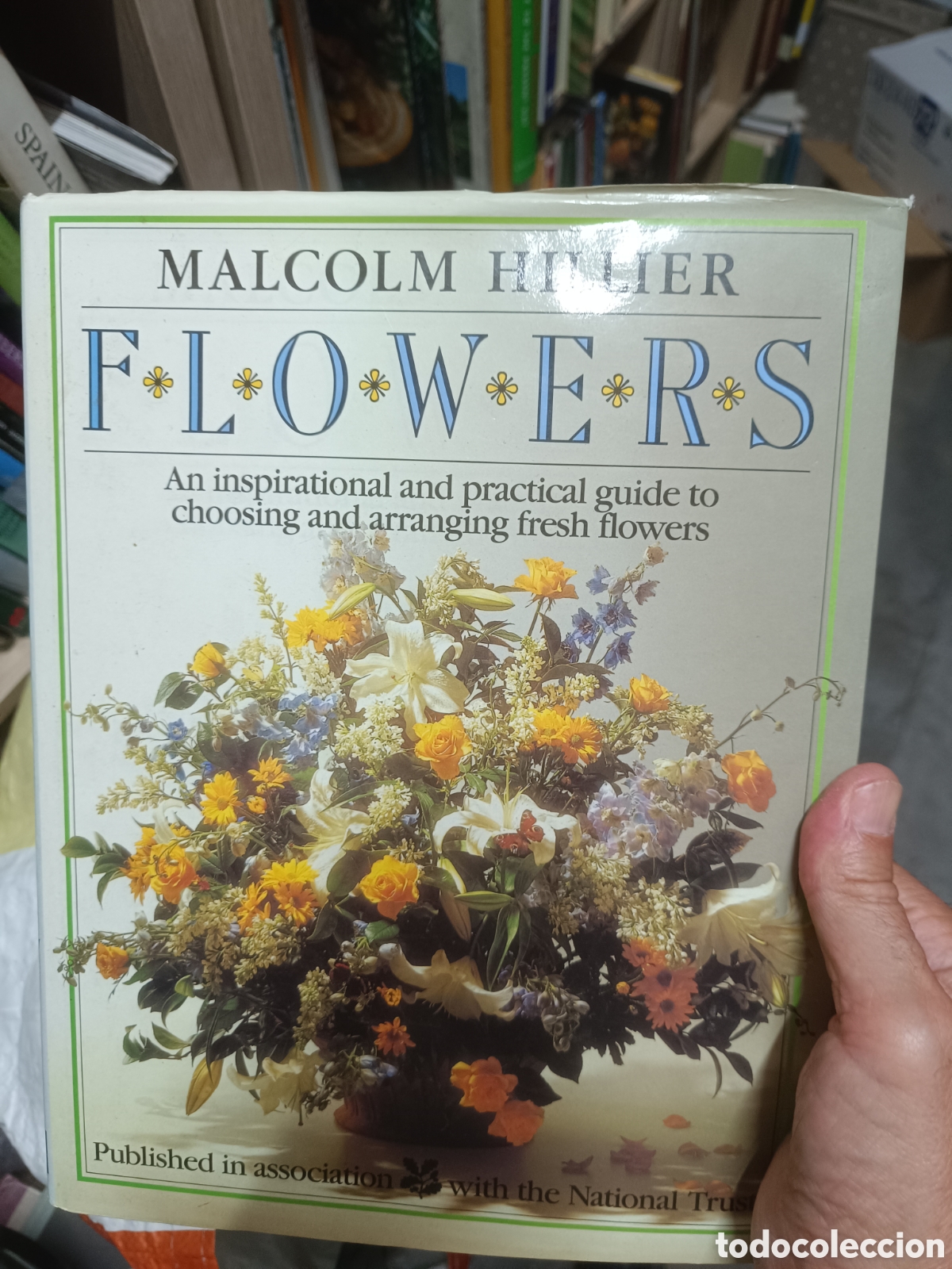 Libros de segunda mano: Malcolm Hillier - Flowers (A Guide to Arrange Fresh Flowers)