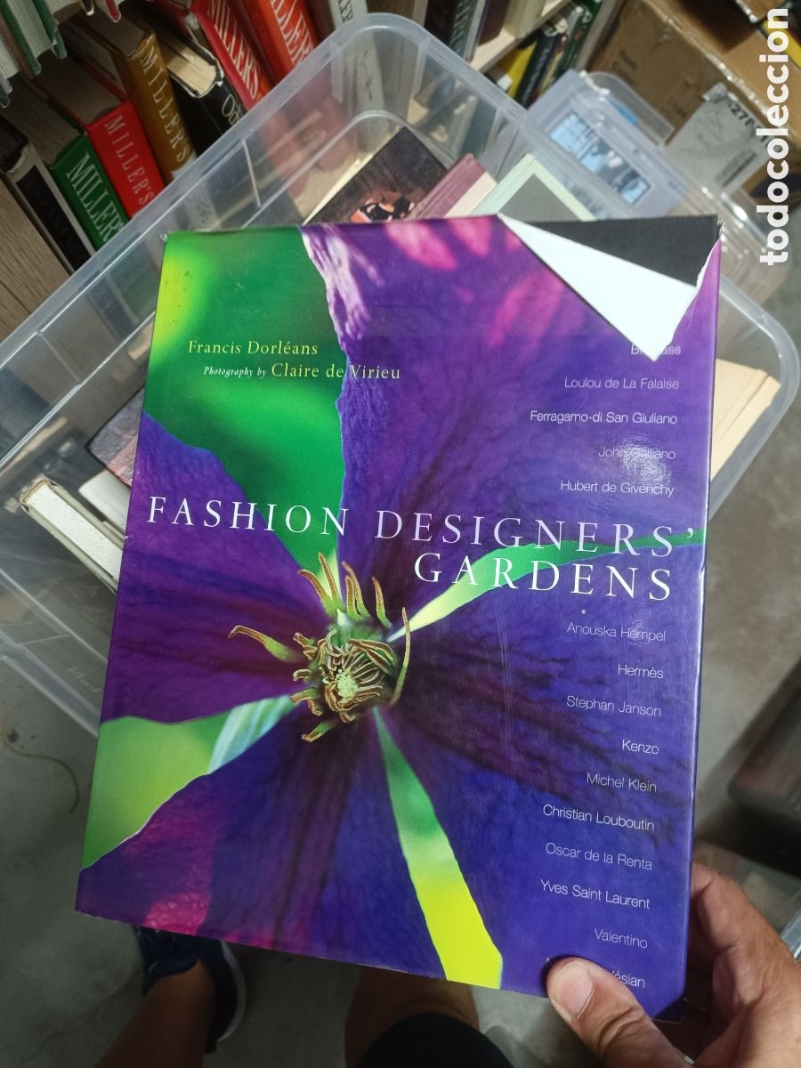 Libros de segunda mano: Fashion Designers Gardens - Francis Dorleans