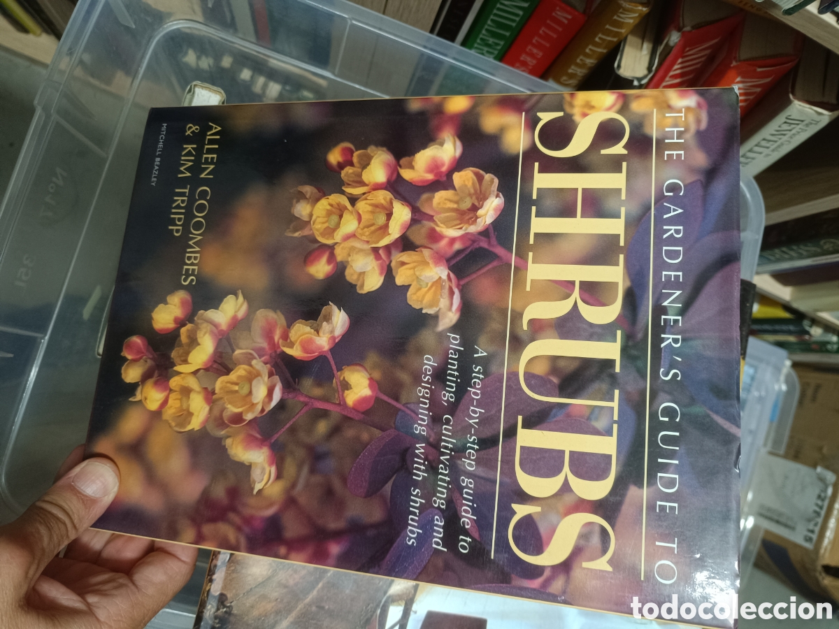 Libros de segunda mano: The Gardeners Guide to Shrubs