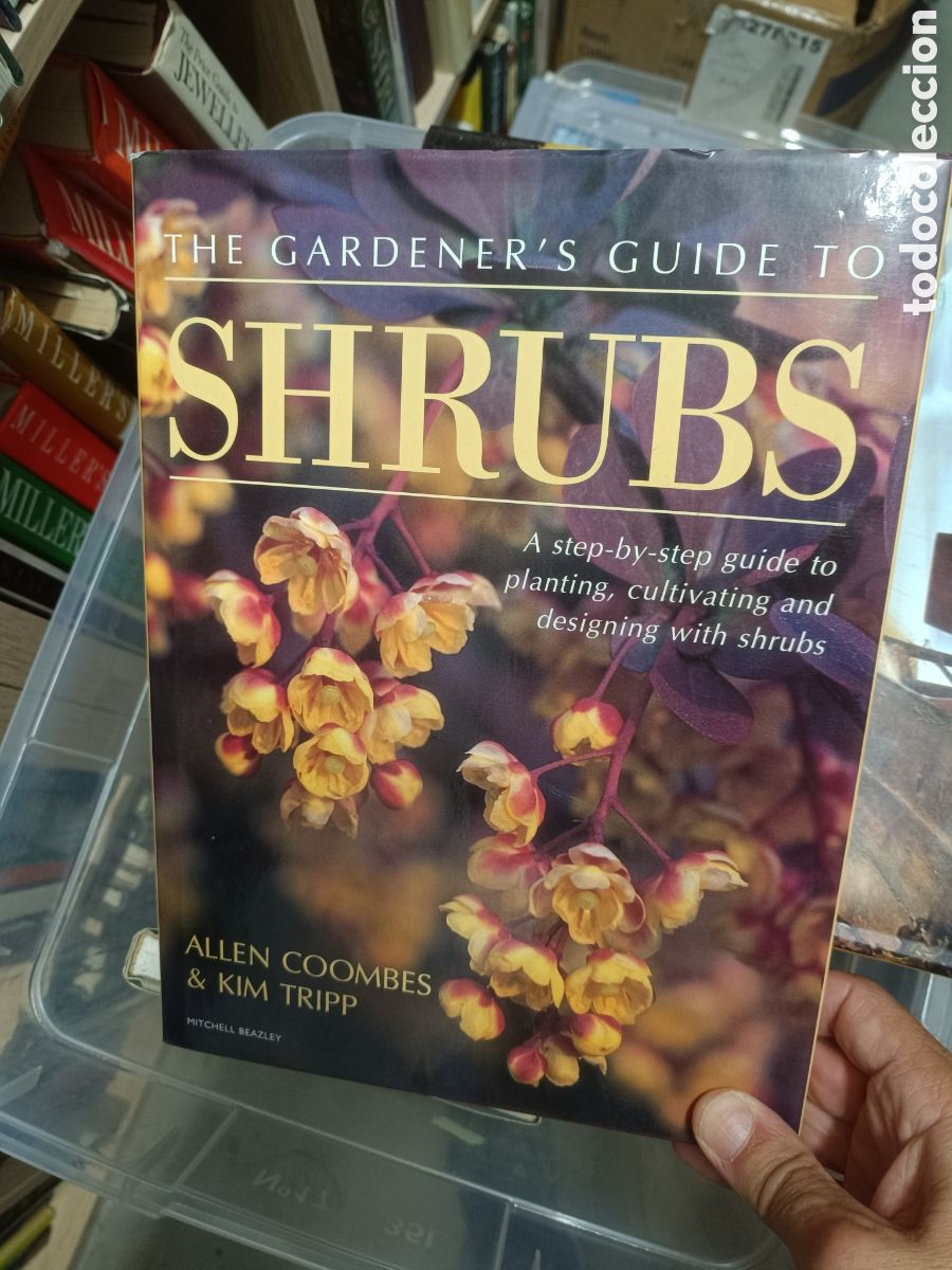 Libros de segunda mano: The Gardeners Guide to Shrubs