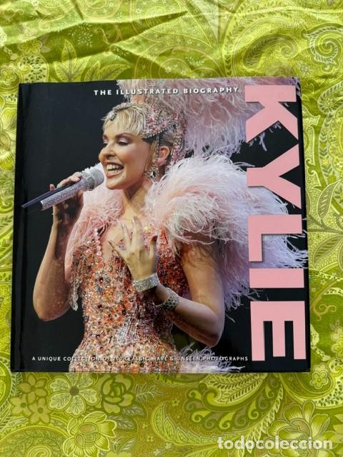 Libros de segunda mano: KYLIE - THE ILLUSTRATED BIOGRAPHY - LIBRO (2012)