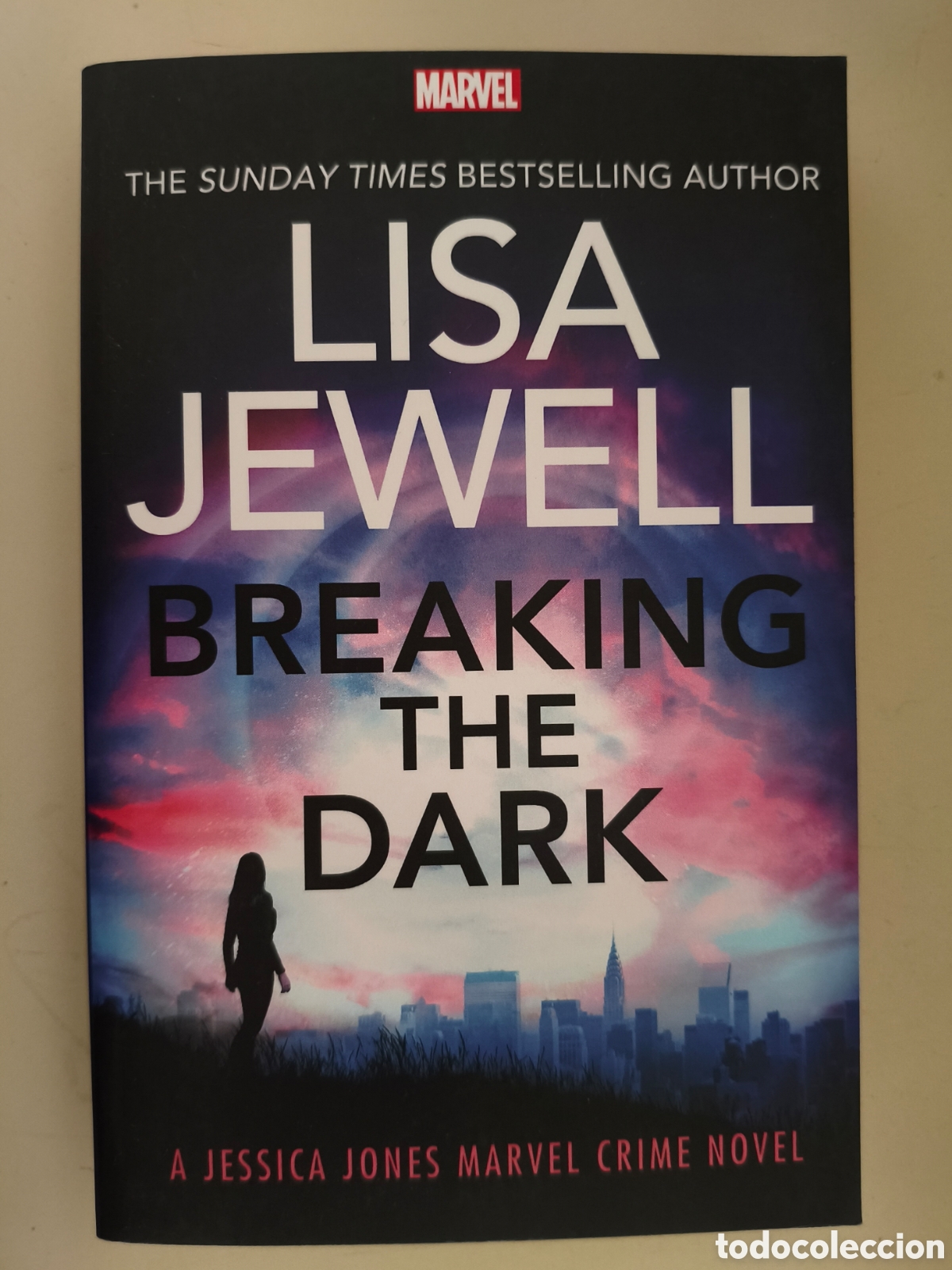 Libros de segunda mano: Breaking The Dark, Lisa Jewell. Ed. Penguin Random House UK. EDICI&Oacute;N NO VENAL
