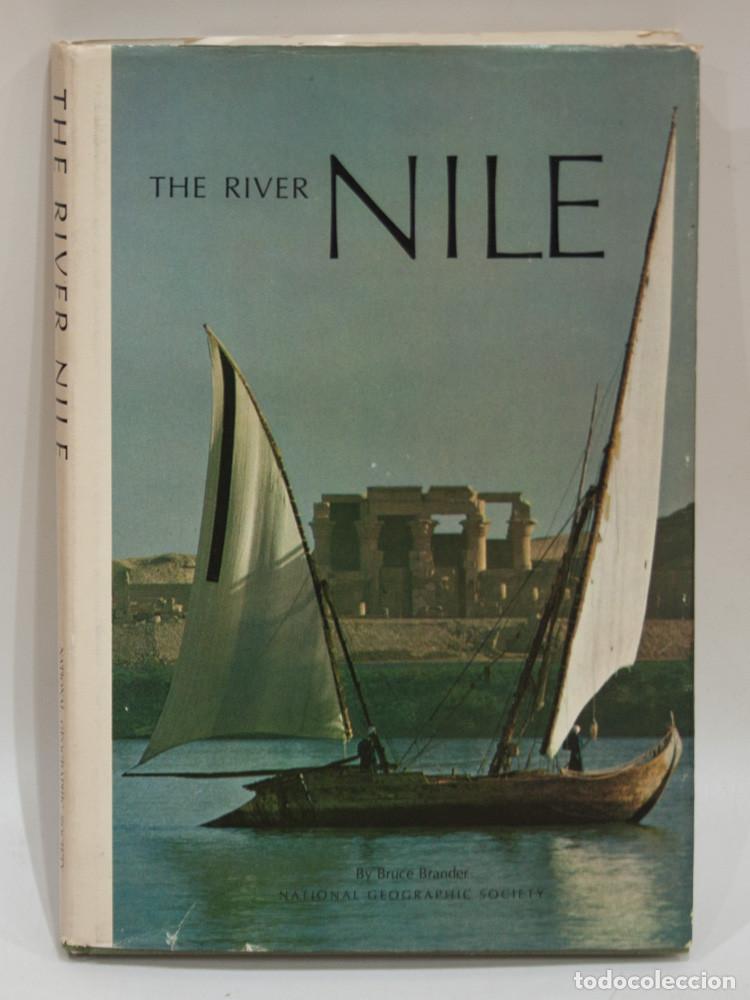 Libros de segunda mano: THE RIVER NILE CON MAPA DESPLEGABLE. BRUCE BANDER. NATIONAL GEOGRAPHIC. 2&ordf; EDICION 1968.