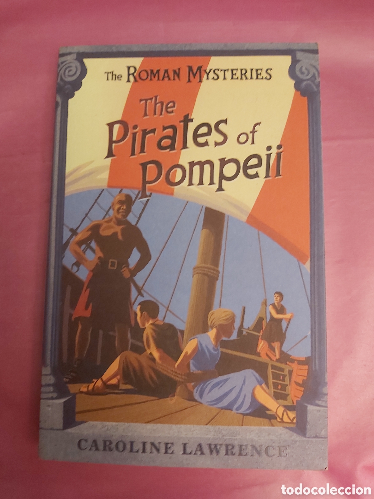 Libros de segunda mano: THE PIRATES OF POMPEII THE ROMAN MYSTERIES CAROLINE LAWRENCE ORION 2012 INGL&Eacute;S