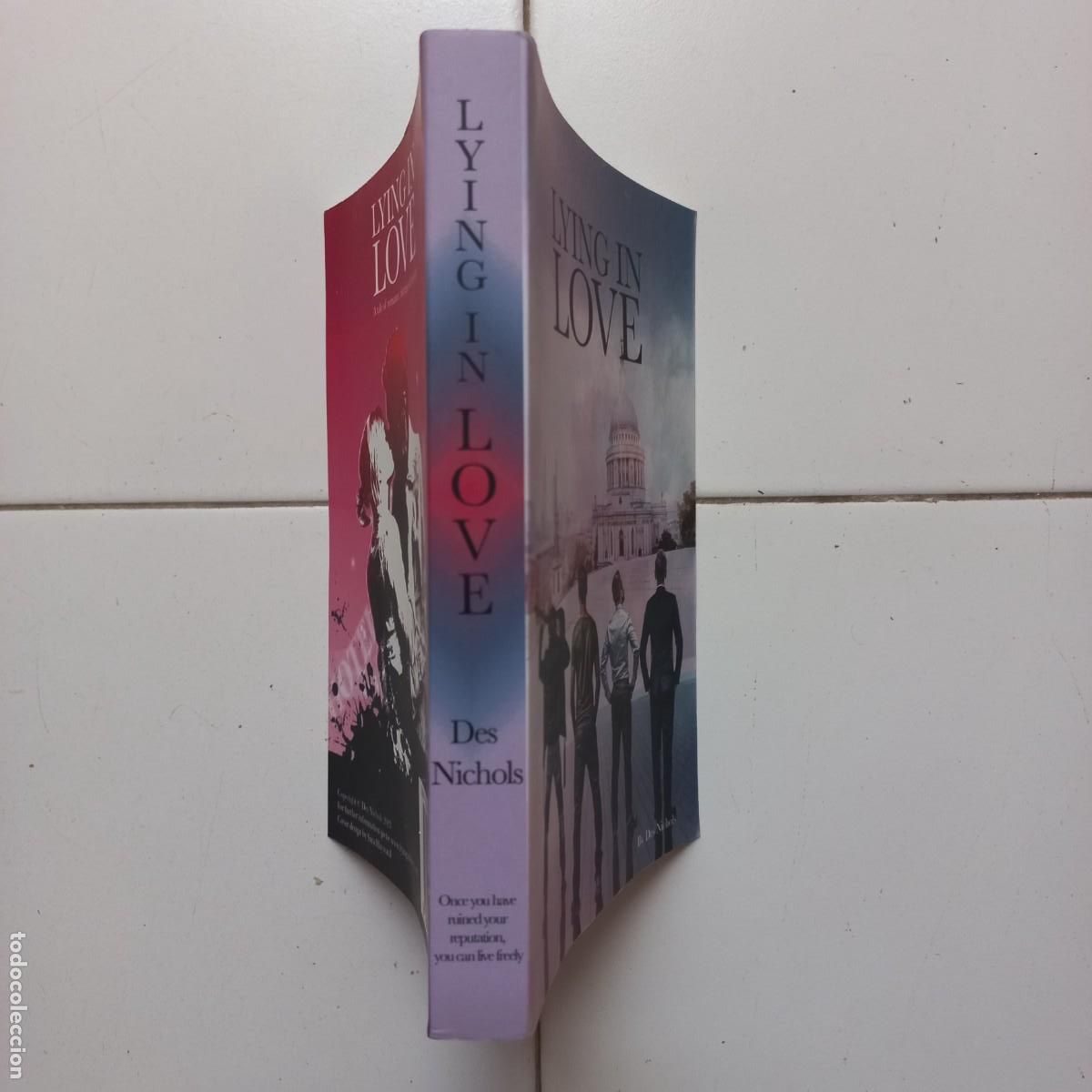 Libros de segunda mano: Lying in love. Des Nichols - Foto 2
