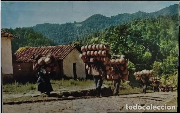 Libros de segunda mano: TS) CIRCA 1955 GUATEMALA, POSTCARD OF CHICHICASTENANGO,SCENE ON THE WAY TO THE MARKET WITH PEOPLE TR