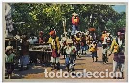 Gebrauchte B&uuml;cher: TS) CIRCA 1965 GUATEMALA, POSTCARD,TRADITIONAL PROCESSION WITH PEOPLE DRESSED IN TRADITIONAL COSTUME