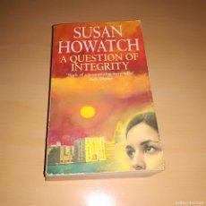 Libros de segunda mano: A QUESTION OF INTEGRITY DE SUSAN HOWATCH - INGLÉS TAPA BLANDA. Lote 364482776